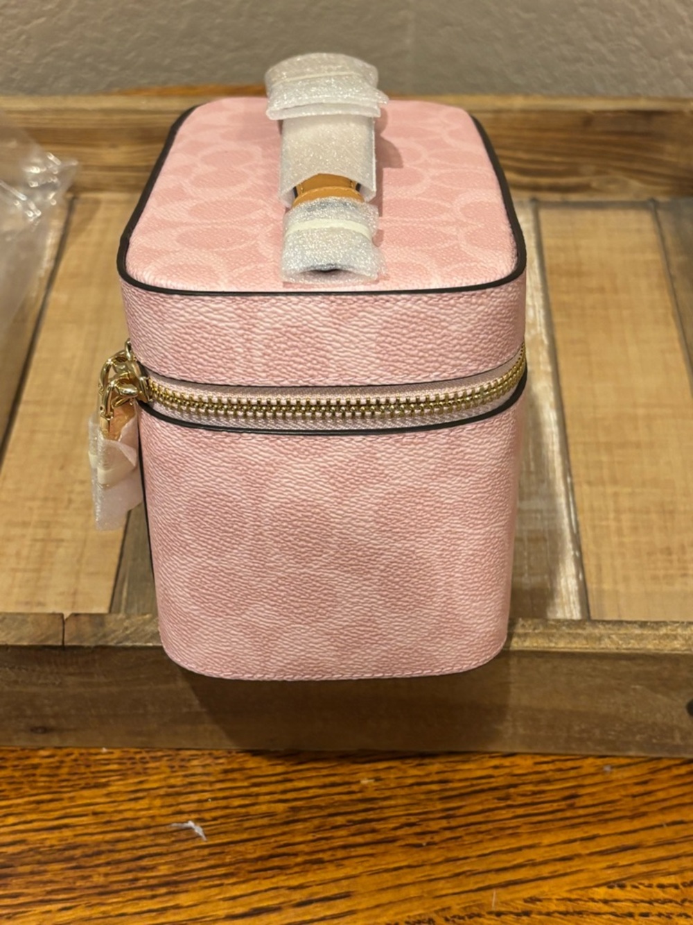 NWT 2026 Coach Cosmetic Case In Signature Canvas | Gold/Powder Pink CEA56 - Picture 4 of 10